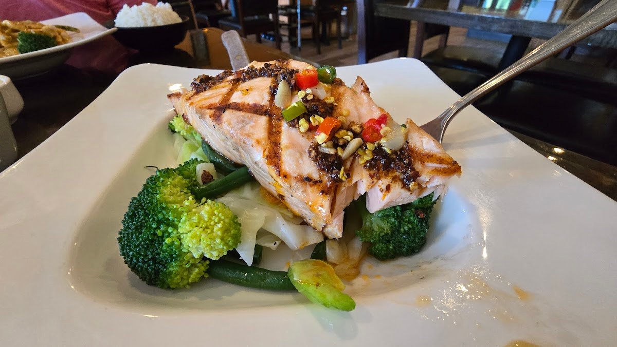 Grilled salmon fillet with green curry sauce and broccoli at Kindee Thai