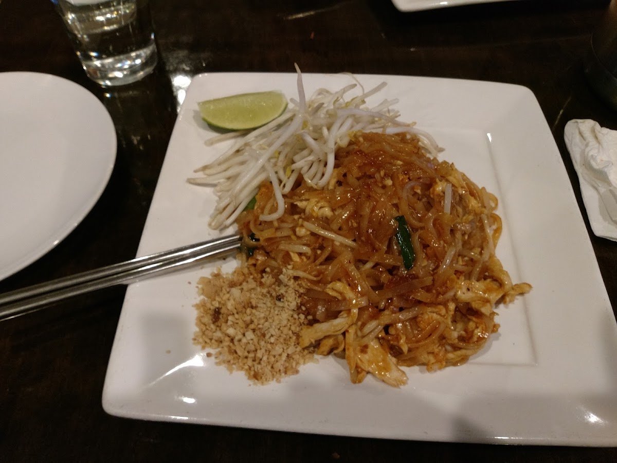Plate of Pad Thai with bean sprouts, crushed peanut, and lime at Kindee Thai